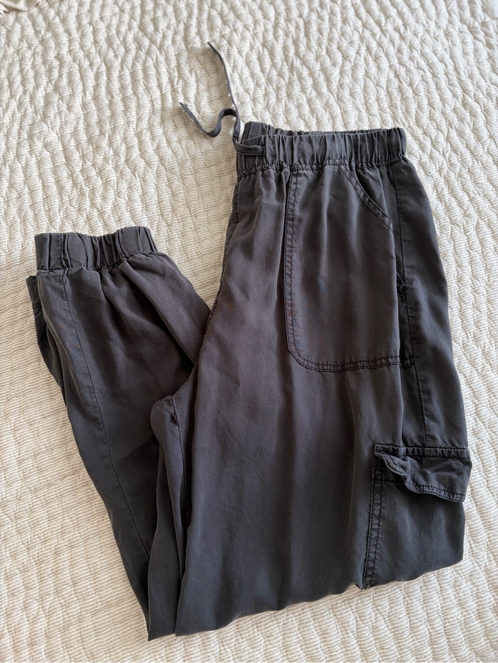 Thread & Supply Charcoal Elastic-Waist Cargo Joggers